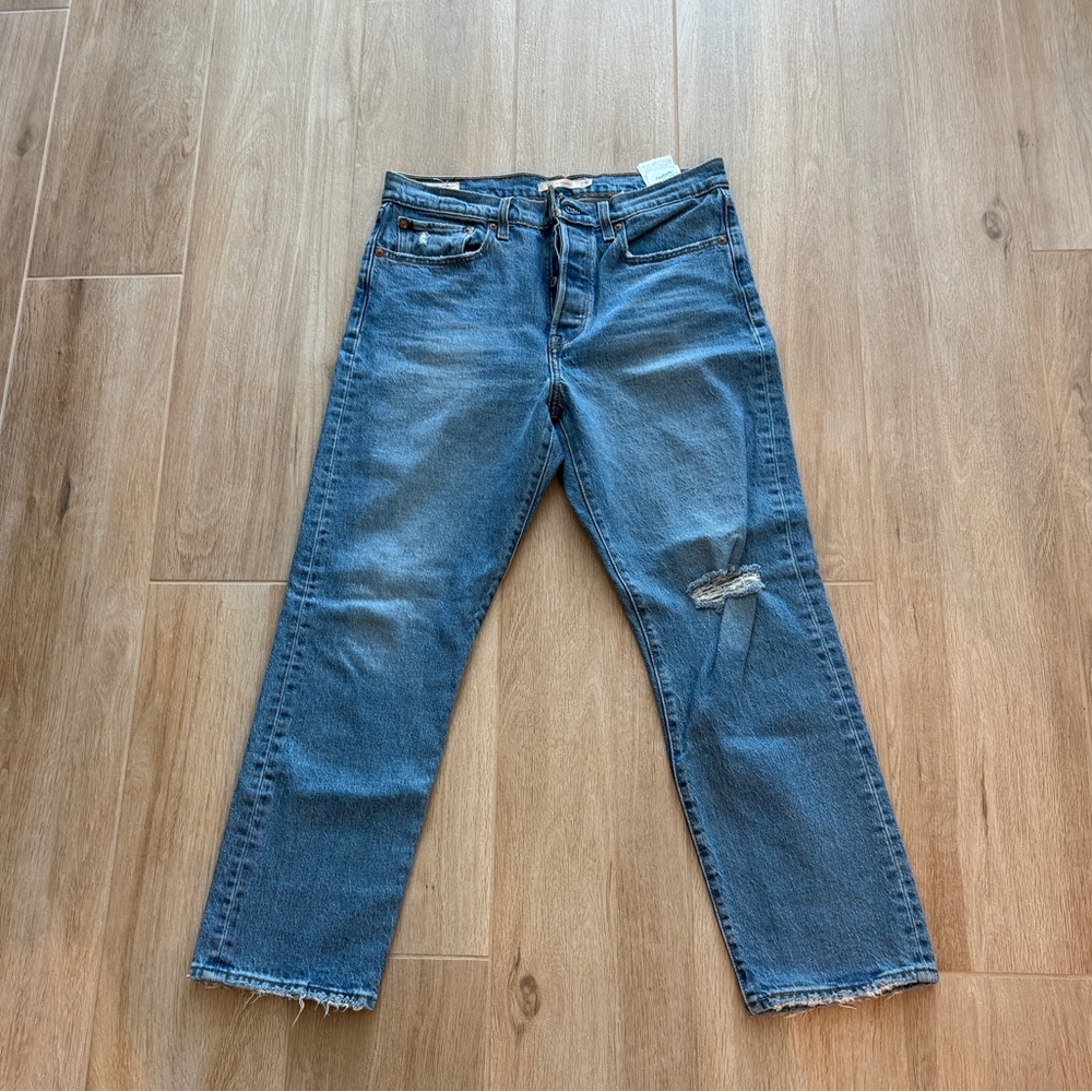 Levi Light distressed Wedgie Straight Jeans